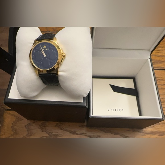 Gucci watch only been worn once - Picture 1 of 2